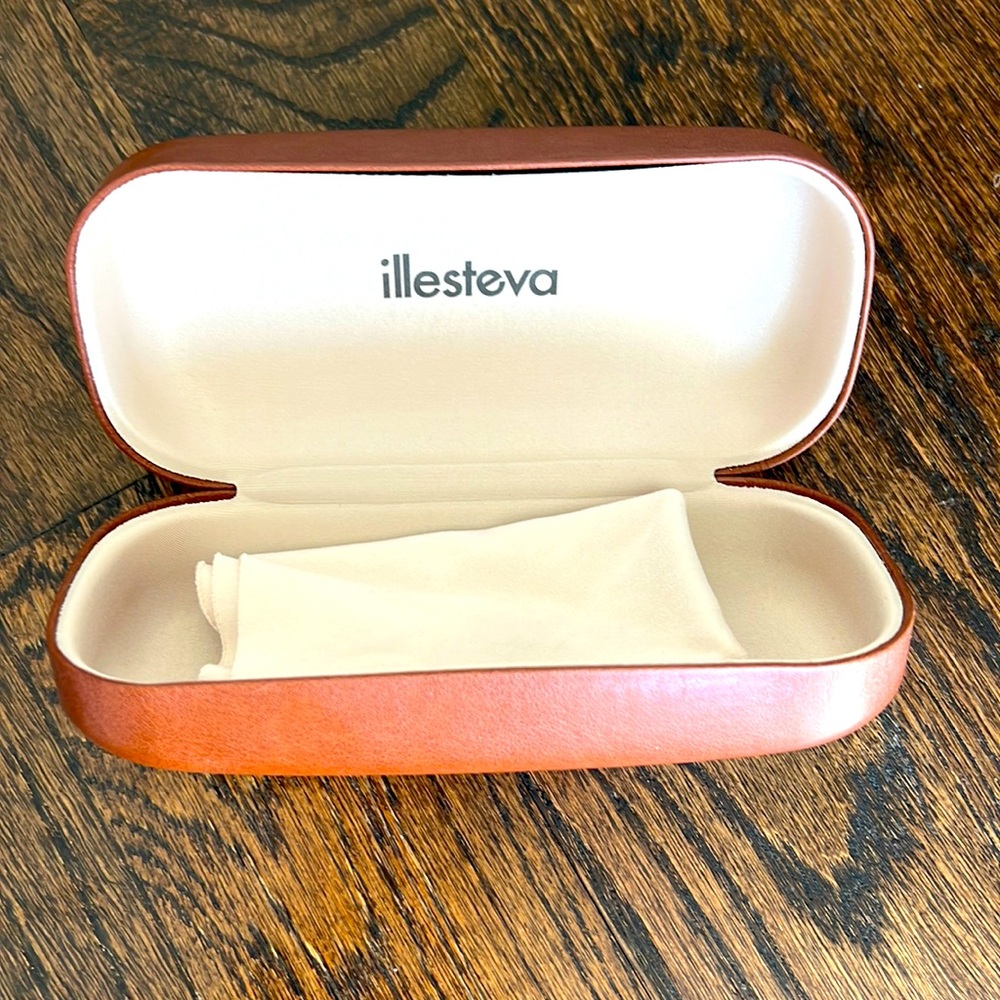 Illesteva Sunglasses Case and dust cloth